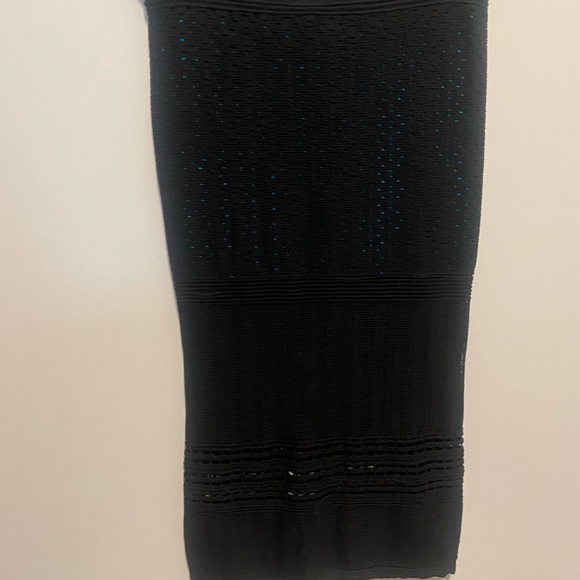 2 piece Guess skirt and halter. Size xs. - Picture 2 of 6